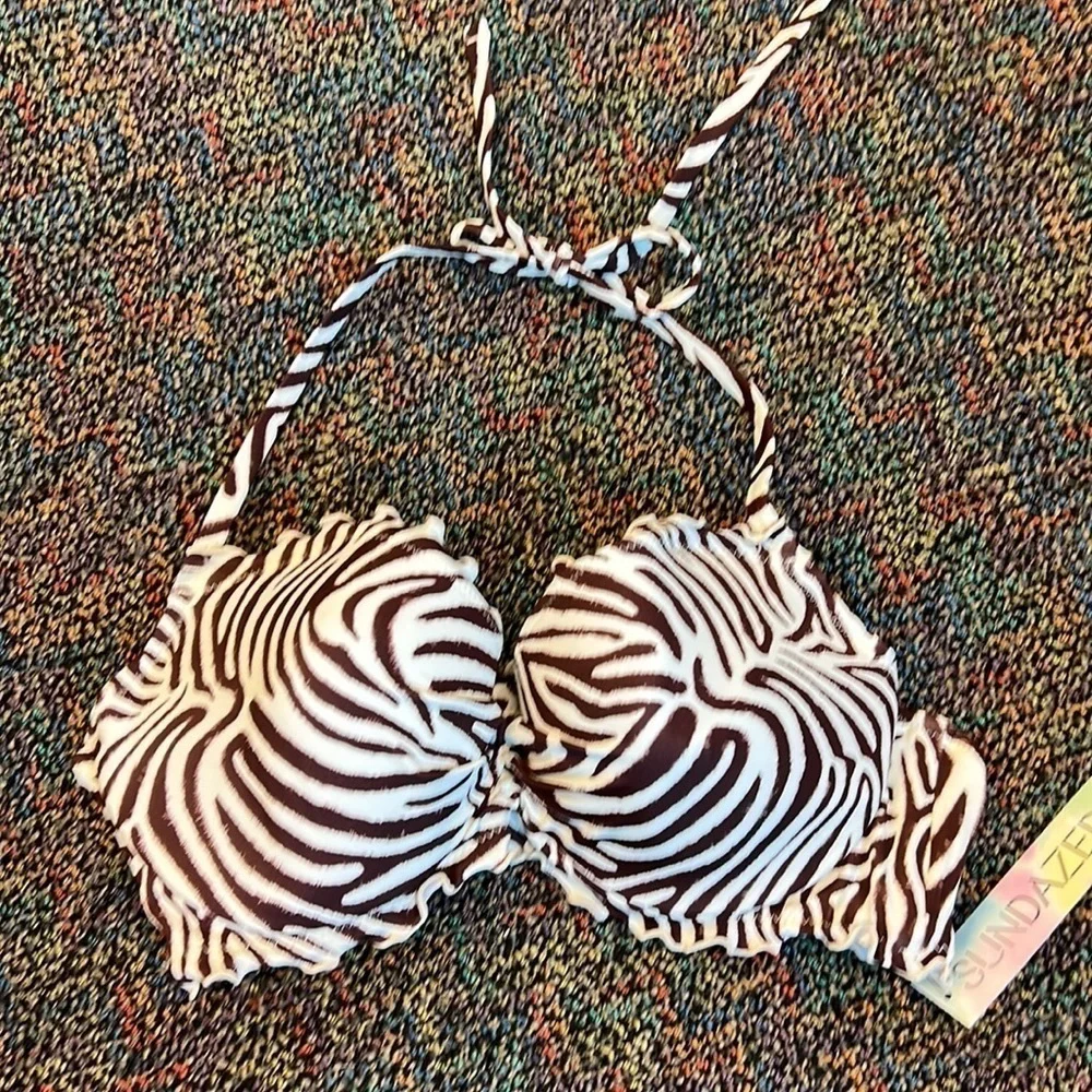 SUNDAZED Nixie Zebra-Print Ruffled, Bikini Top, Fully Lined w/ Underwire 36DD - Picture 3 of 8